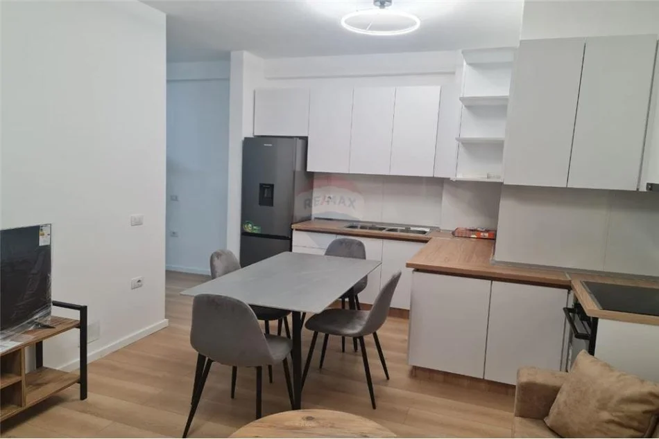 Tirane, jepet me qera apartament 2+1 , 73 m² 650 € (Apartament 2+1 për Qira tek Ish Fusha e Aviacionit)