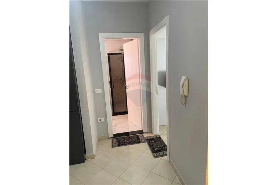 Tirane, jepet me qera apartament 1+1+Ballkon Kati 2, 76 m² 600 € (Rruga e Kavajes)