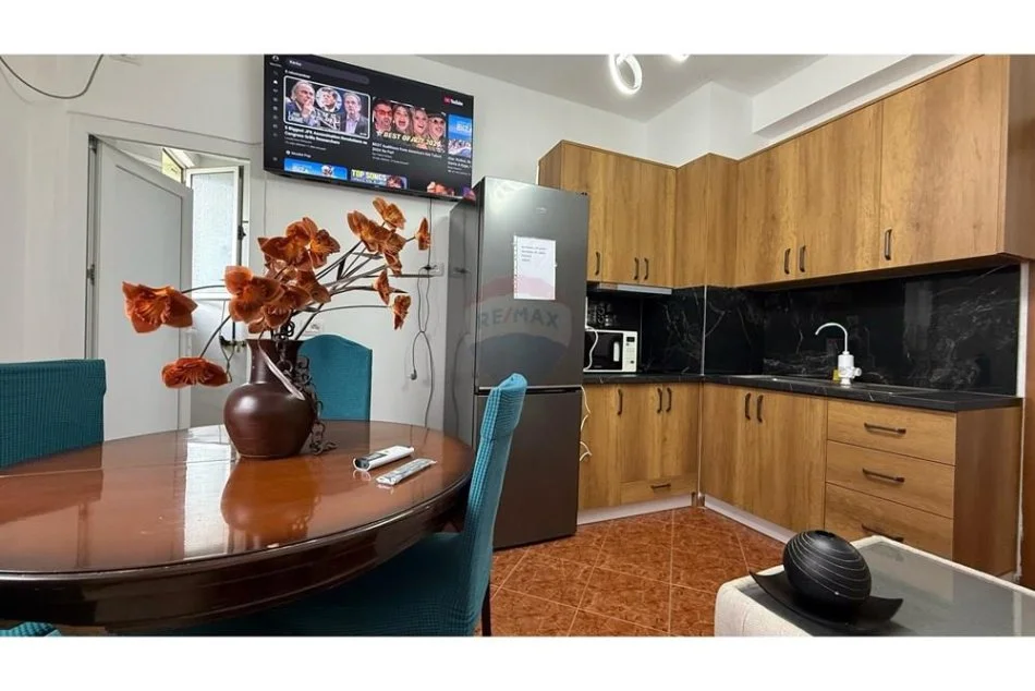 Tirane, jepet me qera 2+1 Kati 7, 78 m² 600 € (Bllok)