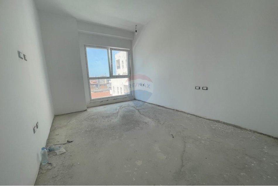 Tirane, shitet apartament 2+1+Aneks+Ballkon Kati 5, 117 m² 175.000 € (laprake)