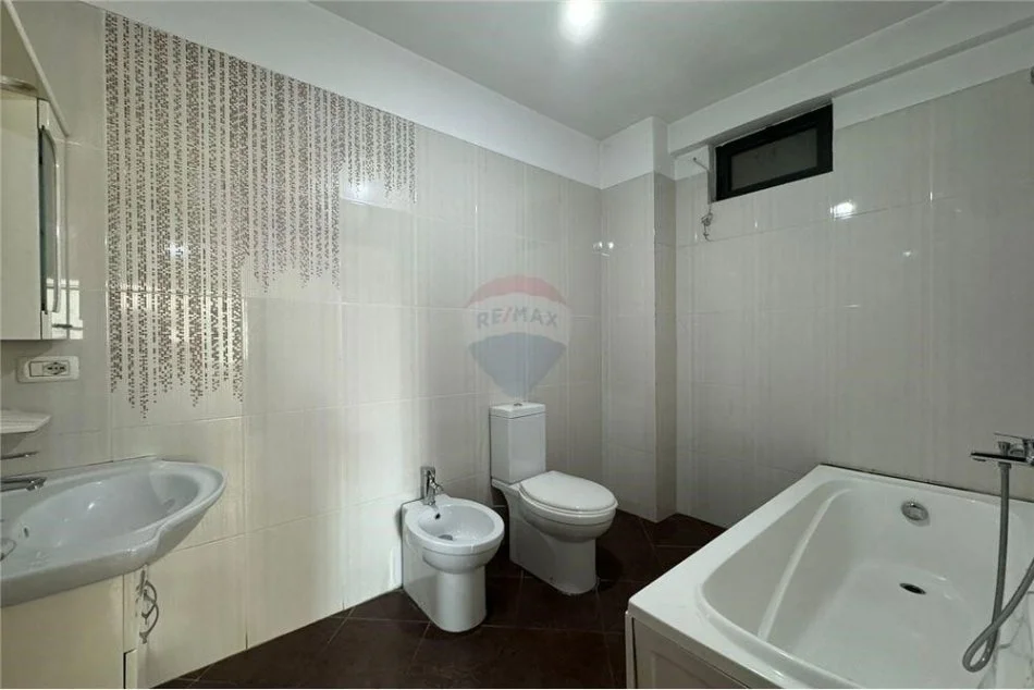 Tirane, jepet me qera apartament 1+1 Kati 6, 124 m² 500 € (Apartament për qira në Astir)