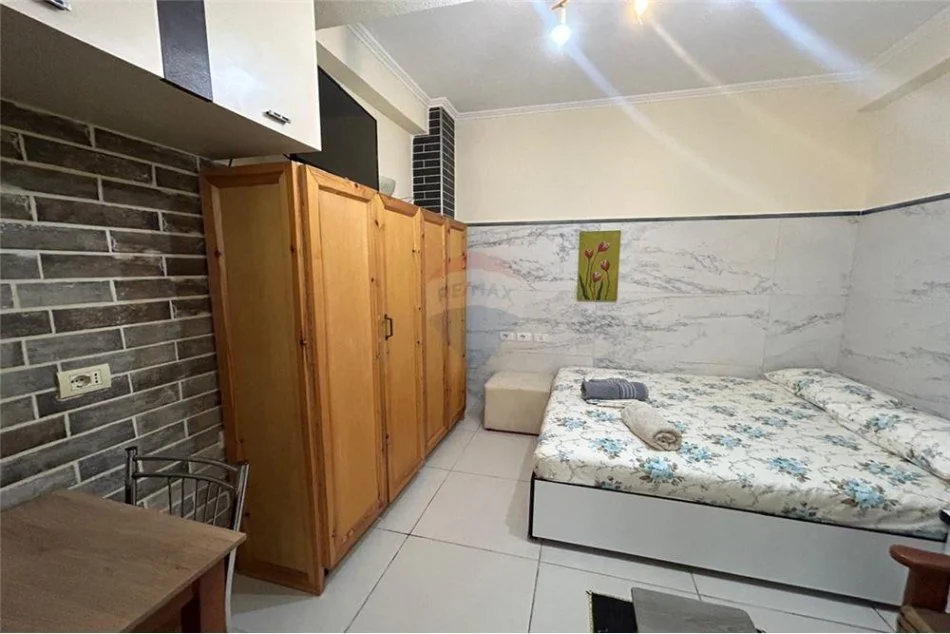 jepet me qera garsonier 1+1 , 45 m² 280 € (Rruga Gjon Mili)