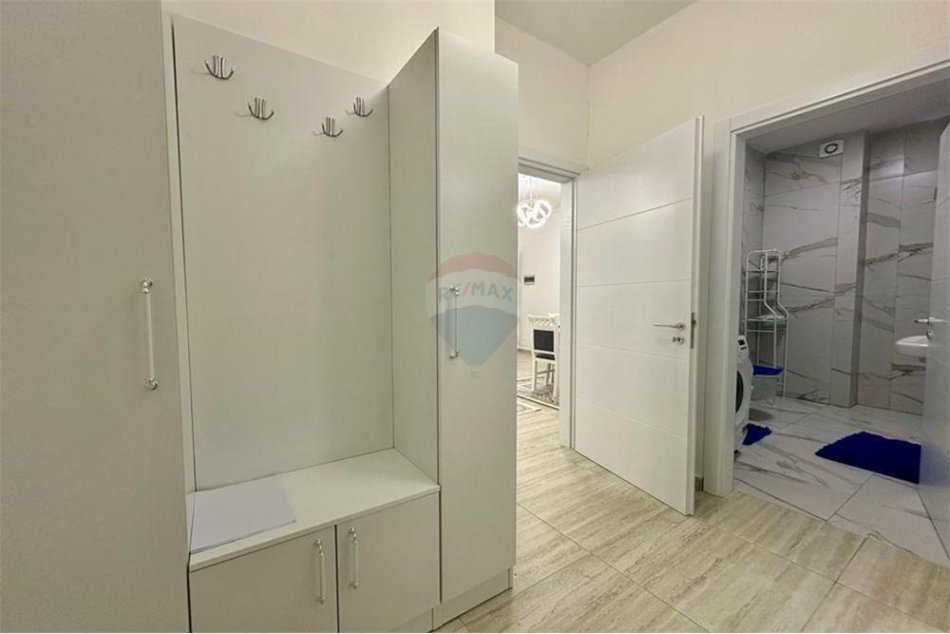 Tirane, jepet me qera apartament 3+1 , 105 m² 600 € 