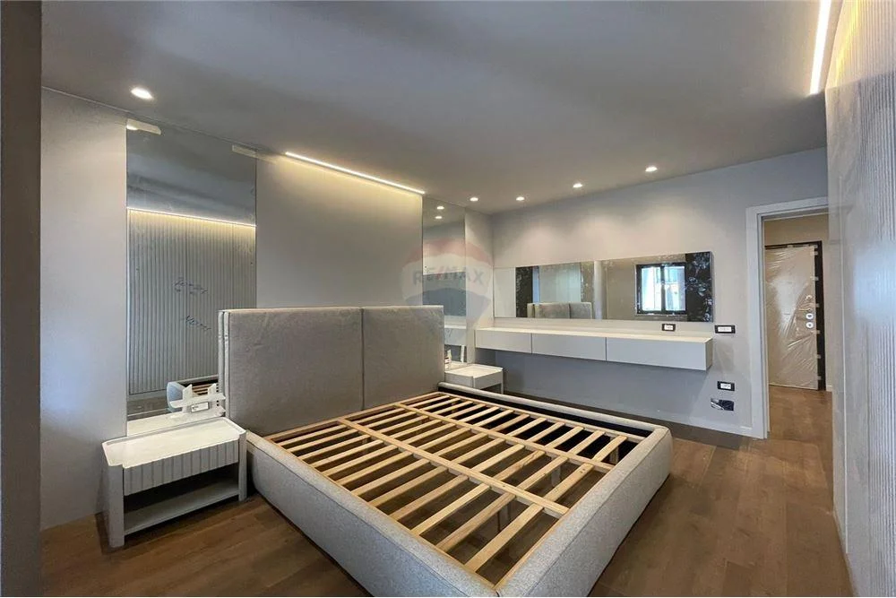 Shitet apartament 1+1