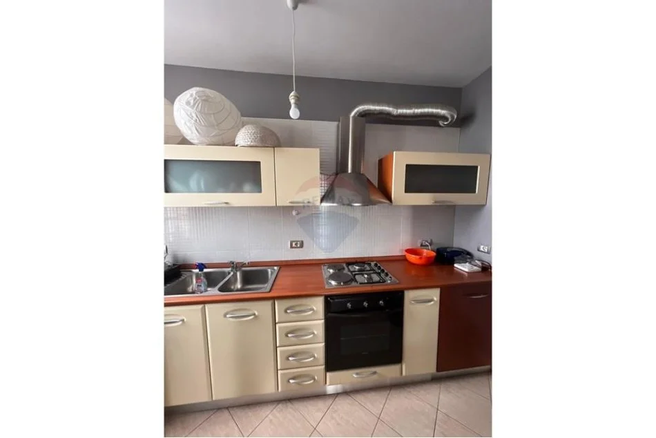 Tirane, jepet me qera apartament 1+1 Kati 7, 68 m² 500 € (QIRA APARTAMENT 1+1 TEK SIRI KODRA!)