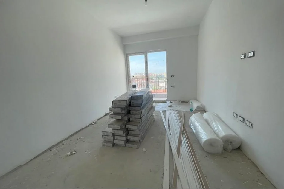 Tirane, shitet apartament 2+1+Aneks+Ballkon Kati 5, 117 m² 175.000 € (laprake)