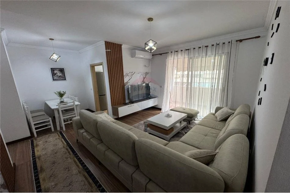 Tirane, jepet me qera apartament 2+1+Aneks+Ballkon Kati 2, 100 m² 600 € (astir)
