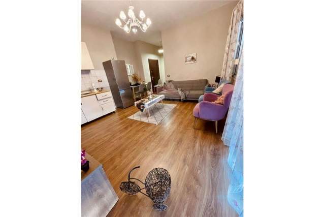 Tirane, jepet me qera apartament 1+1+BLK Kati 8, 70 m² 500 Euro (Pazari i Ri)