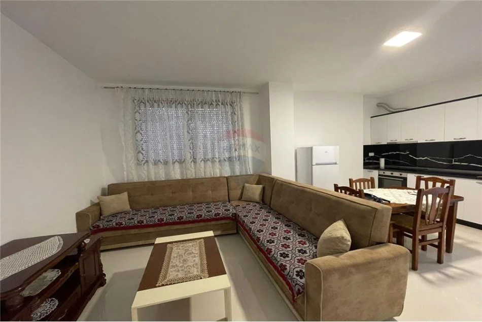 Tirane, jepet me qera apartament 2+1 Kati 1, 90 m² 350 € (APARTAMENT 2+1 PER QIRA NE FRESK !)