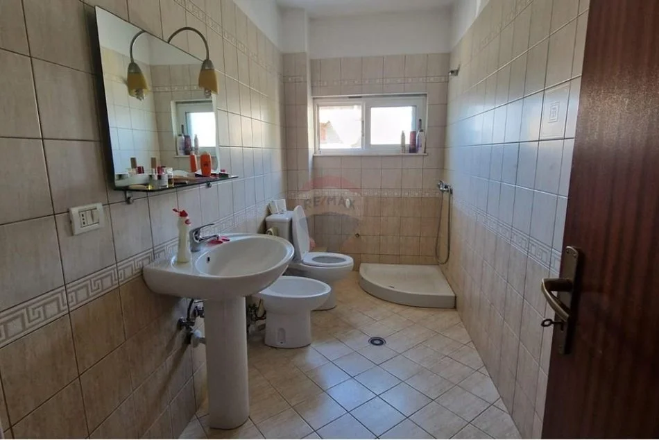 Tirane, jepet me qera apartament Kati 3, 75 m² 450 € 