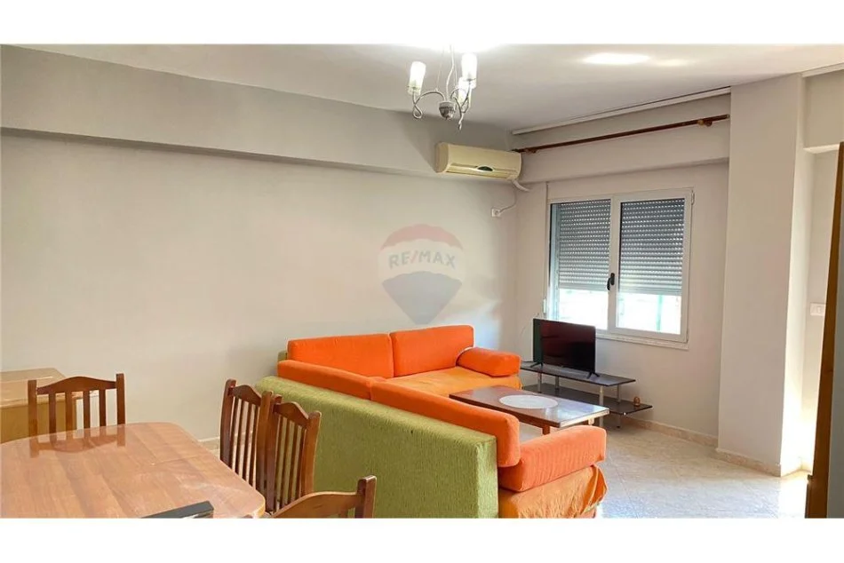 Tirane, jepet me qera apartament 1+1 Kati 5, 450 € (Selvia)