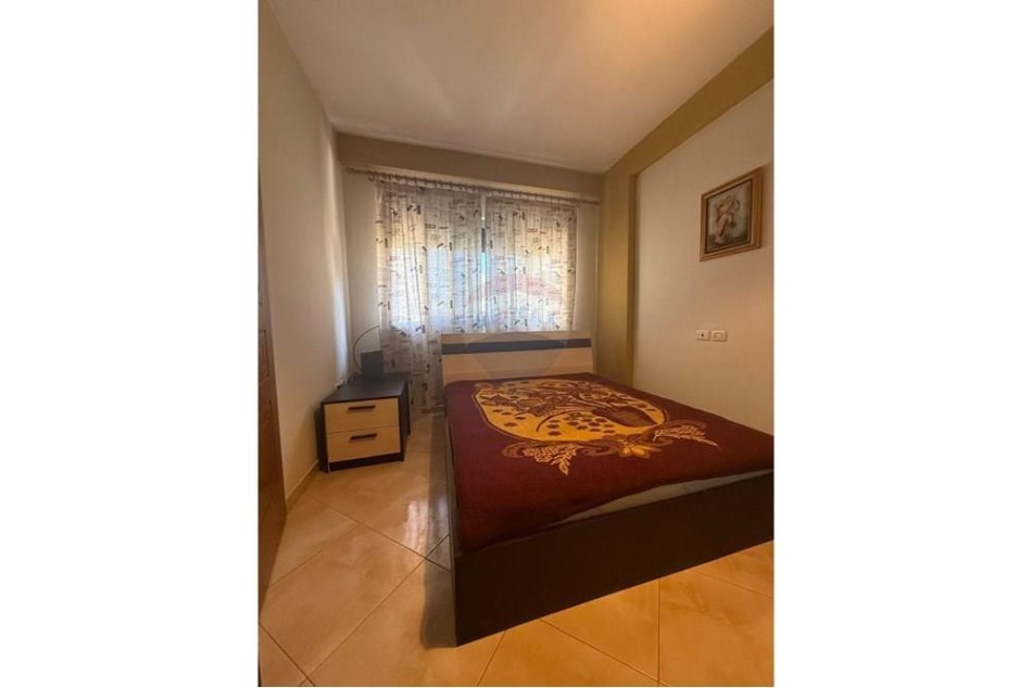 Tirane, jepet me qera apartament 1+1+Ballkon Kati 3, 65 m² 430 € (Vila L)