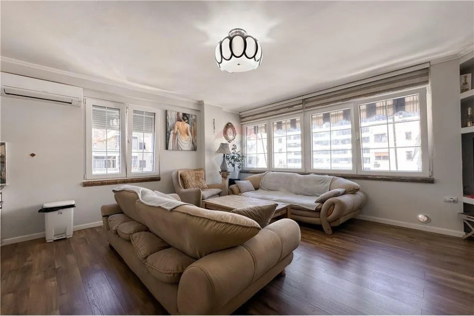 Tirane, shitet apartament , Kati 6, 76 m2 167,000 € 