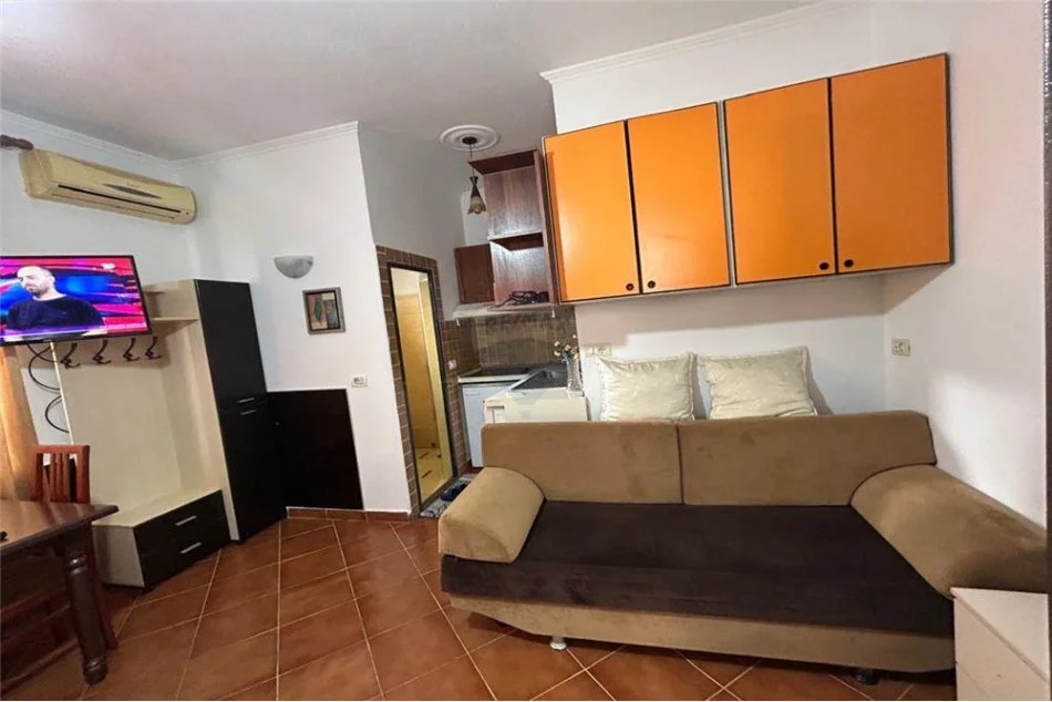 Tirane, jepet me qera apartament 1+1 Kati 2, 58 m² 330 € (Rruga besa)