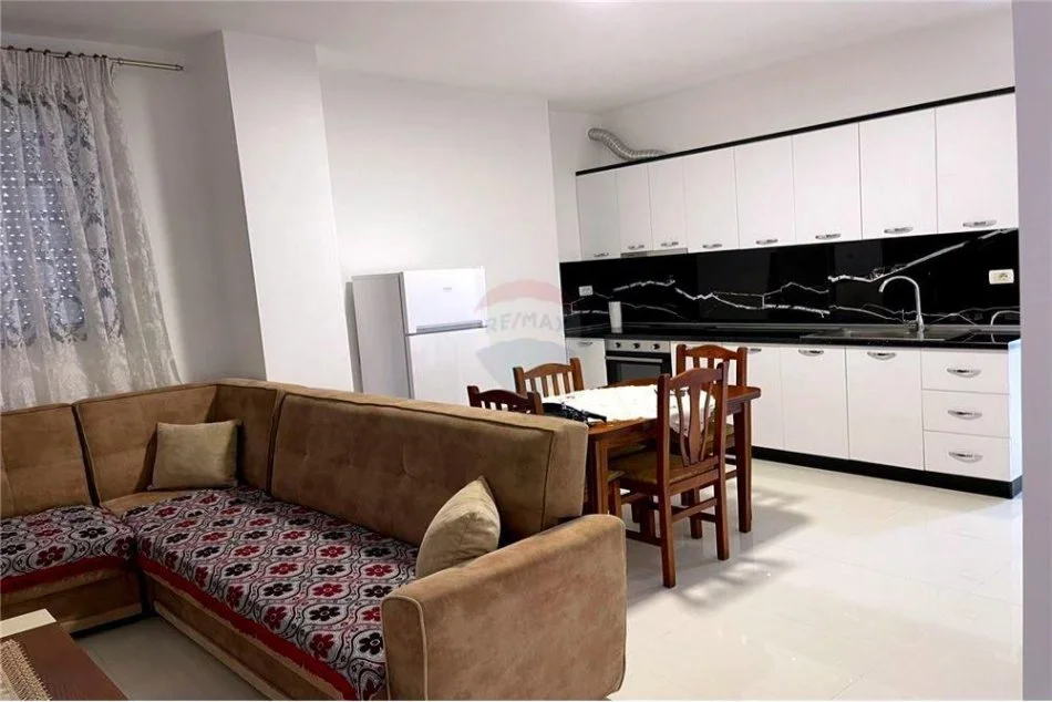 Tirane, jepet me qera apartament 2+1 Kati 1, 90 m² 350 € (APARTAMENT 2+1 PER QIRA NE FRESK !)