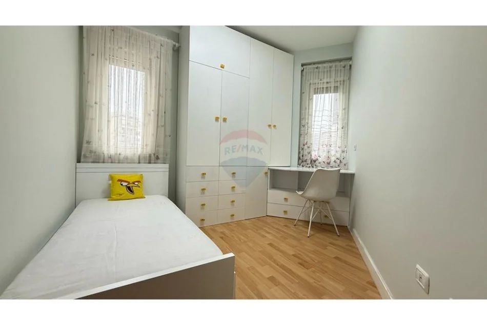 Tirane, jepet me qera apartament 2+1+Aneks+Ballkon Kati 6, 95 m² 600 € (21 dhjetori)