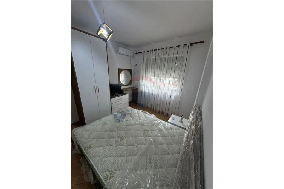 Tirane, jepet me qera apartament 2+1+Aneks+Ballkon Kati 2, 100 m² 600 € (astir)
