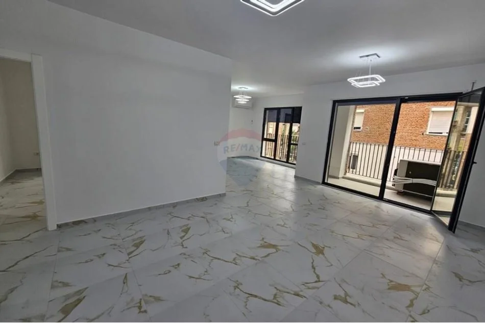 Tirane, jepet me qera 2+1+Aneks+Ballkon , 101 m² 800 € (Tregu Elektrik)