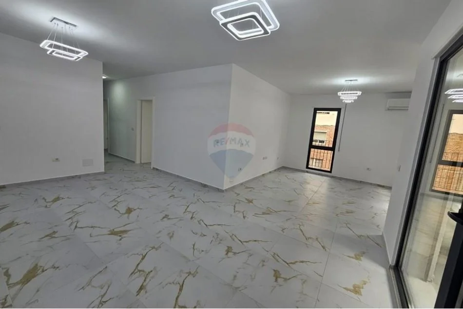 Tirane, jepet me qera 2+1+Aneks+Ballkon , 101 m² 800 € (Tregu Elektrik)