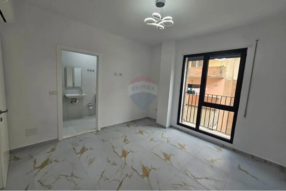Tirane, jepet me qera 2+1+Aneks+Ballkon , 101 m² 800 € (Tregu Elektrik)