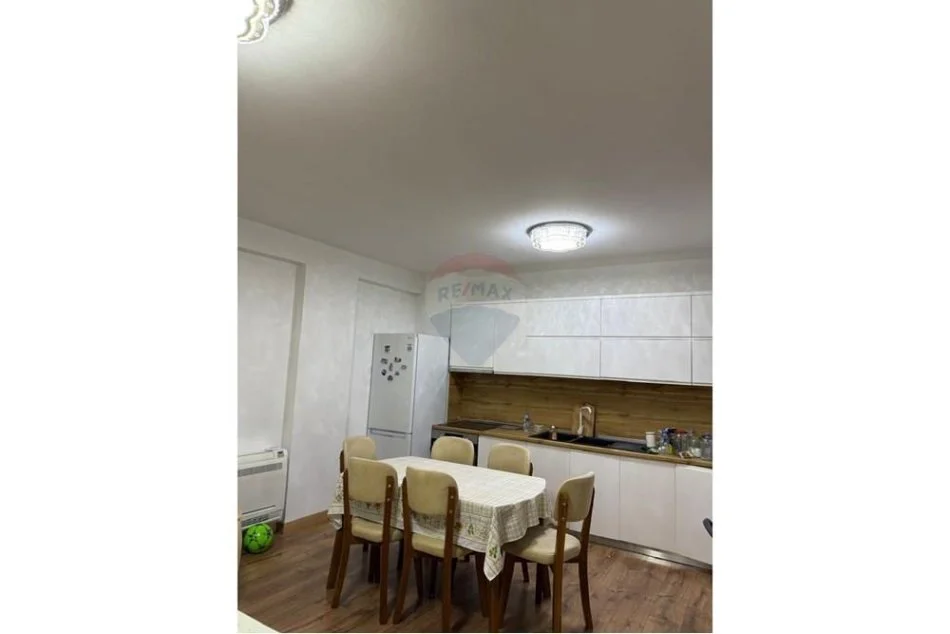 Tirane, jepet me qera 2+1+Aneks+Ballkon Kati 2, 85 m² 750 € (Kopshti Botanik)