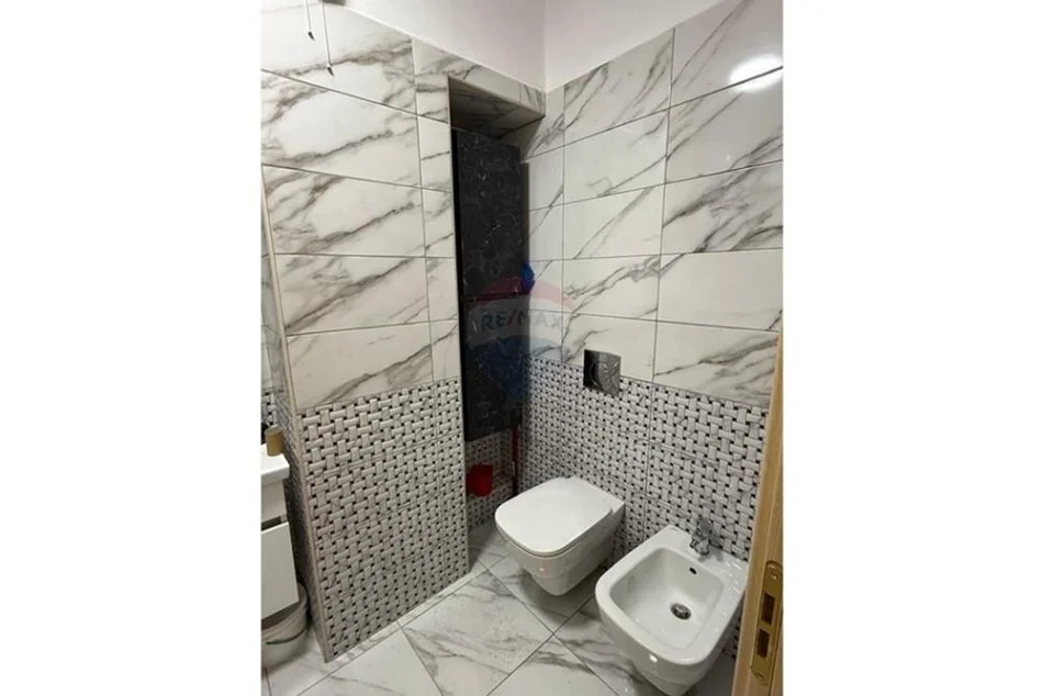 Tirane, jepet me qera 2+1+Aneks+Ballkon Kati 2, 85 m² 750 € (Kopshti Botanik)