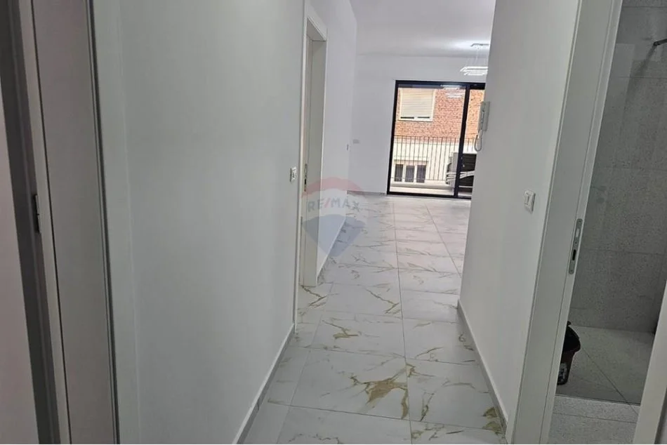 Tirane, jepet me qera 2+1+Aneks+Ballkon , 101 m² 800 € (Tregu Elektrik)
