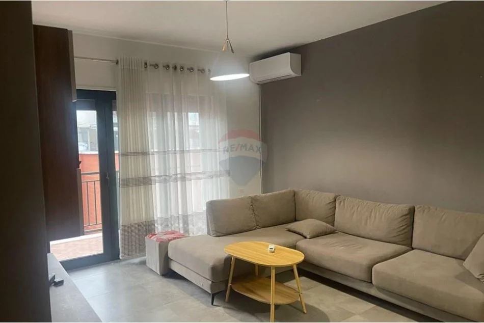 Tirane, jepet me qera apartament , 600 € (Ish fusha Aviacionit)