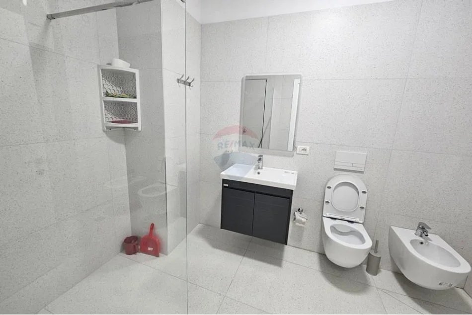 Tirane, jepet me qera 2+1+Aneks+Ballkon , 101 m² 800 € (Tregu Elektrik)
