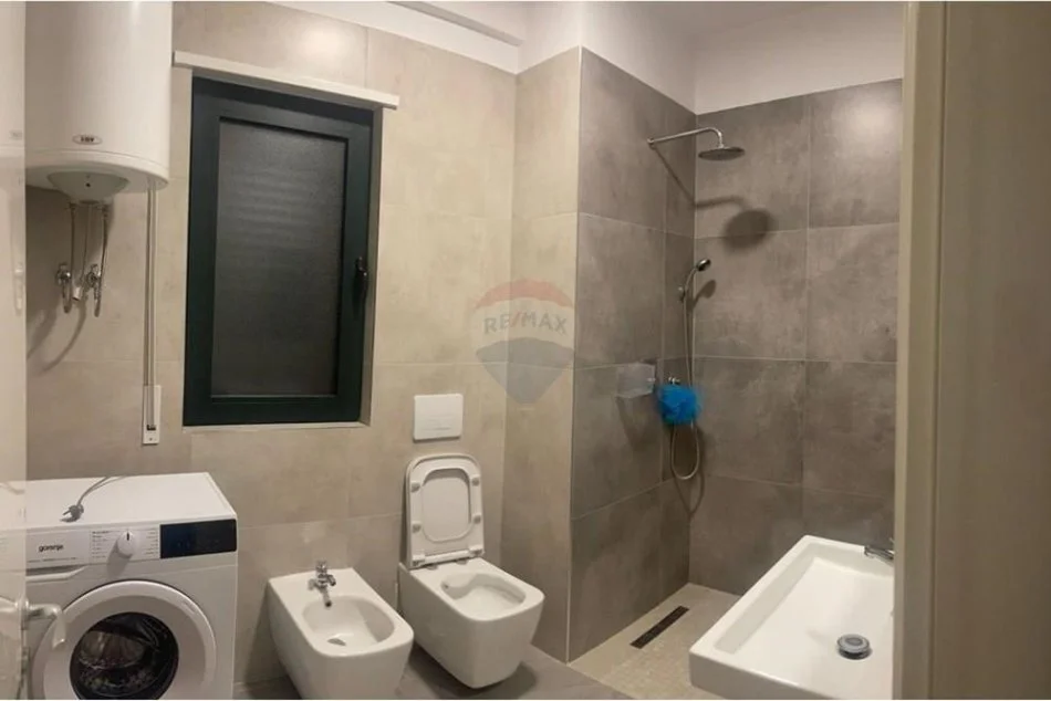 Tirane, jepet me qera apartament , 600 € (Ish fusha Aviacionit)