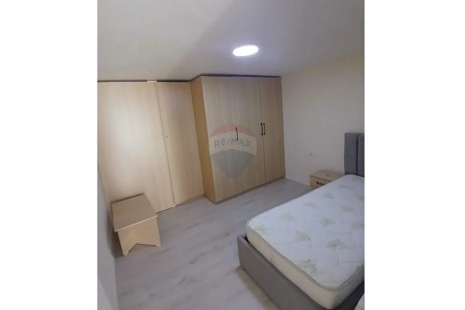 Tirane, jepet me qera apartament duplex 2+1 , 500 € (Liqeni i Thate)