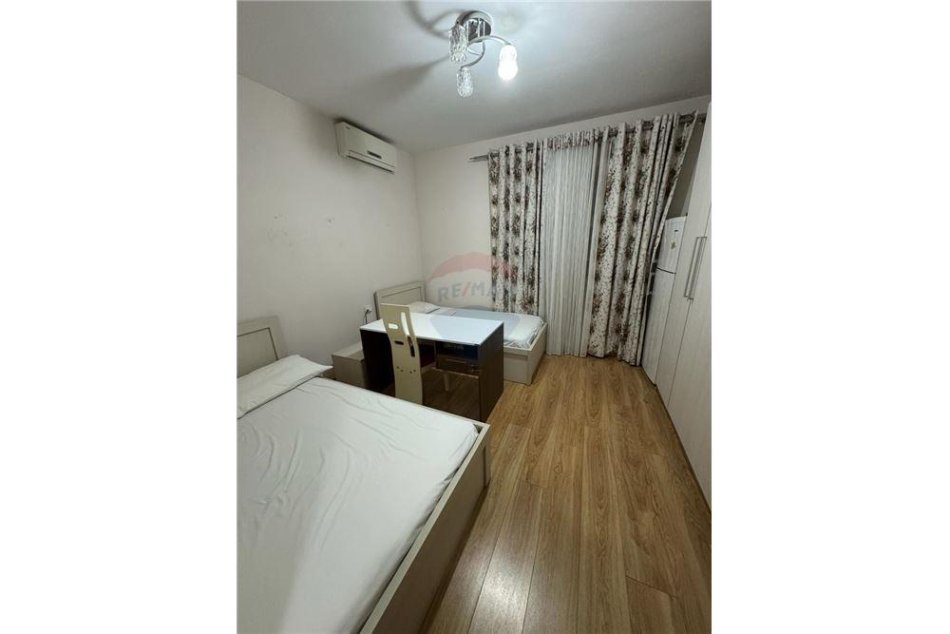 Tirane, jepet me qera apartament 2+1, Kati 7, 75 m² 450 € (astir)