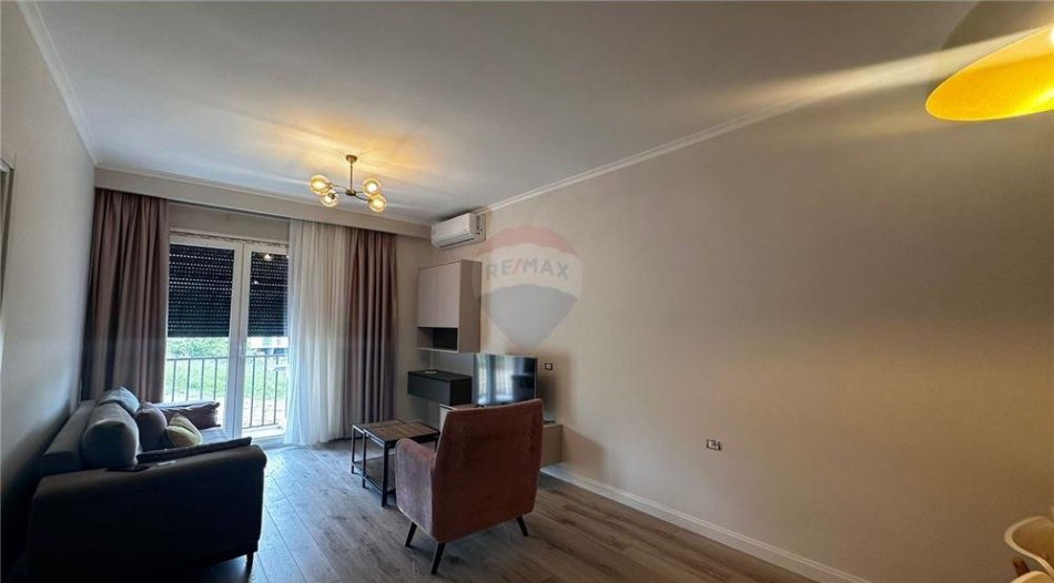 Tirane, jepet me qera apartament 1+1 , 73 m² 650 € (TEG - Rose Garden)