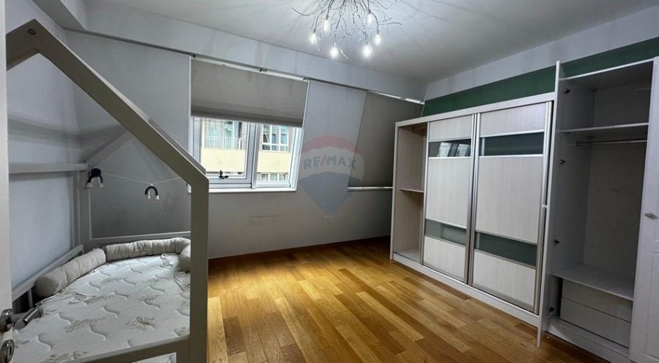 Tirane, jepet me qera apartament 3+1 Kati 5, 220 m² 2.200 € (Rruga e Elbasanit)