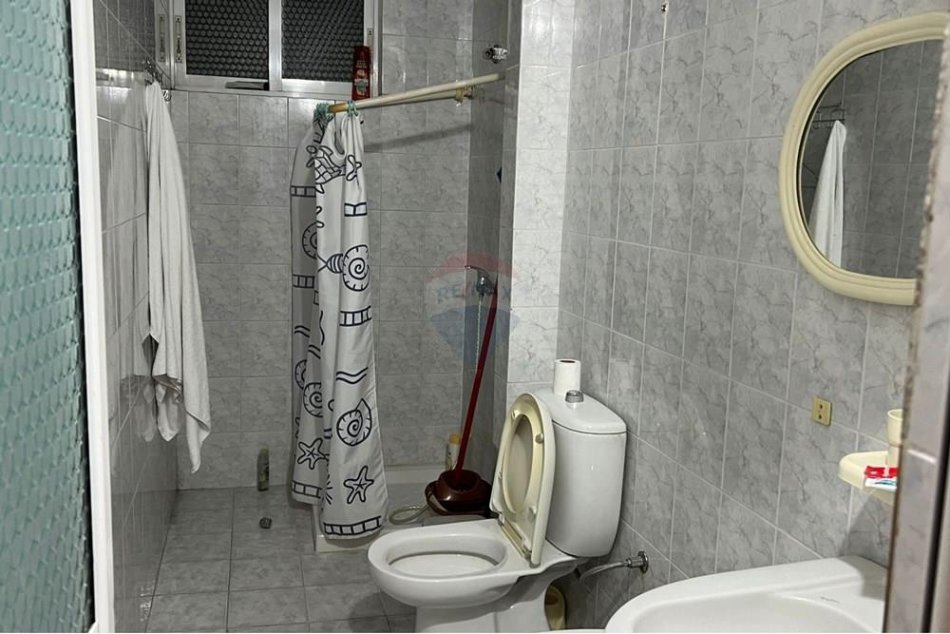 Tirane, jepet me qera 3+1 Kati 3, 97 m² 600 € (Rruga e Durrsit)