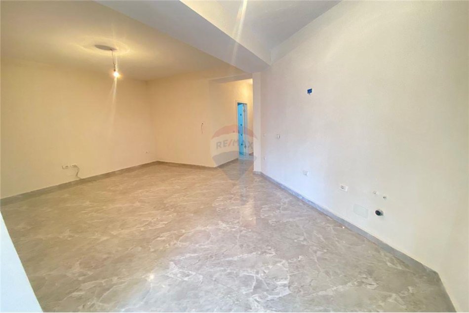Tirane, jepet me qera apartament 2+1 Kati 3, 100 m² 700 € (Myslym Shyri)
