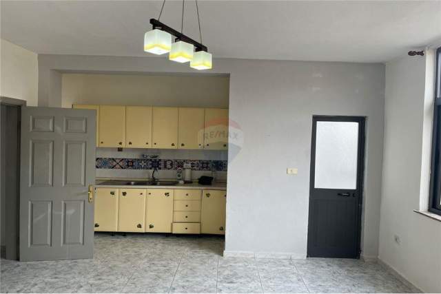 Tirane, jepet me qera apartament 2+1+BLK Kati 3, 93 m² 35.000 Leke (Ferit Xhajko)