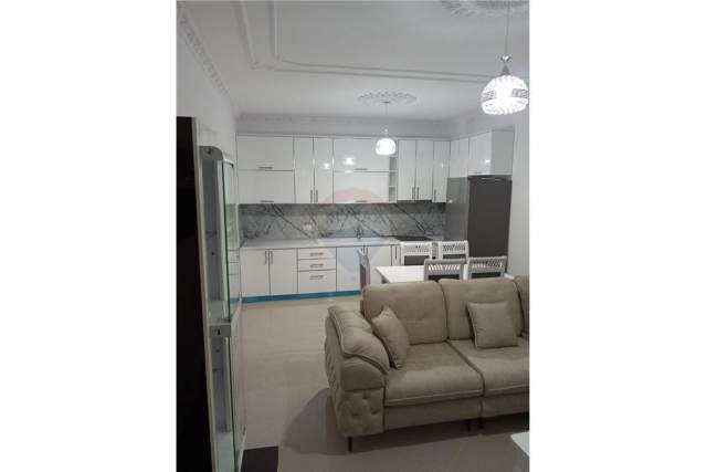 Tirane, jepet me qera apartament 1+1 Kati 7, 69 m² 400 Euro (Rruga e dibres)