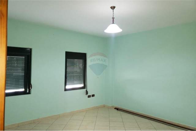 Tirane, jepet me qera apartament 2+1+BLK Kati 5, 101 m² 520 Euro (Him Kolli)