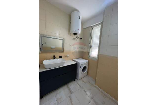 Tirane, jepet me qera apartament 2+1+BLK Kati 7, 83 m² 450 Euro (Rruga Elbasanit)
