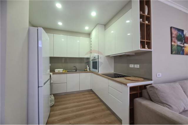 Tirane, jepet me qera apartament 1+1 Kati 6, 70 m² 450 Euro (Rruga Kavajes)