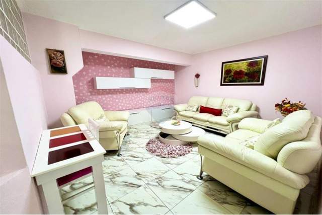 Tirane, jepet me qera apartament 1+1 Kati 1, 60 m² 400 Euro (Margarita Tutulani)