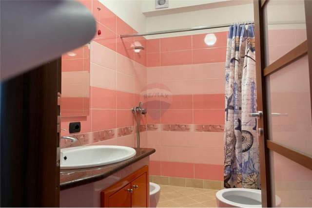 Tirane, jepet me qera apartament 2+1+BLK Kati 3, 95 m² 35.000 Leke (Sauk)