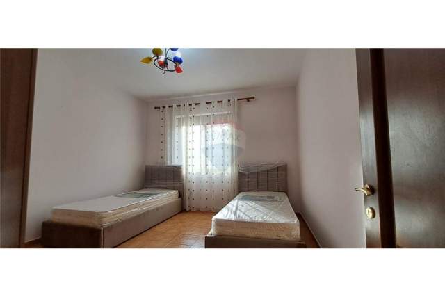 Tirane, jepet me qera apartament 2+1+BLK Kati 1, 150 m² 400 Euro (Selaudin Zorba)