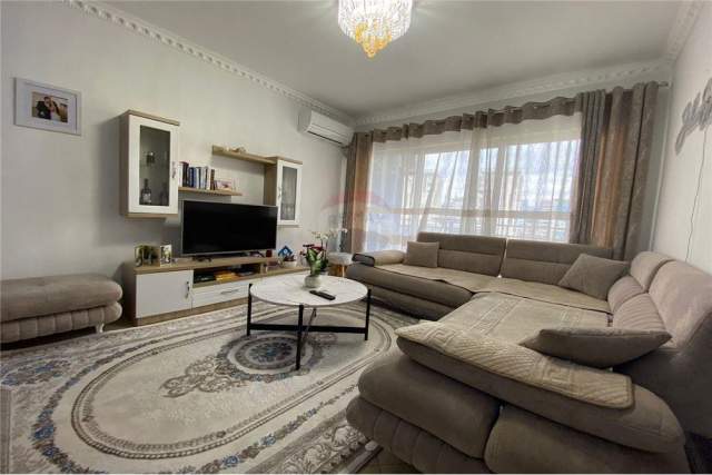 Tirane, jepet me qera apartament 2+1+BLK Kati 5, 82 m² 450 Euro (Fusha Aviacionit)