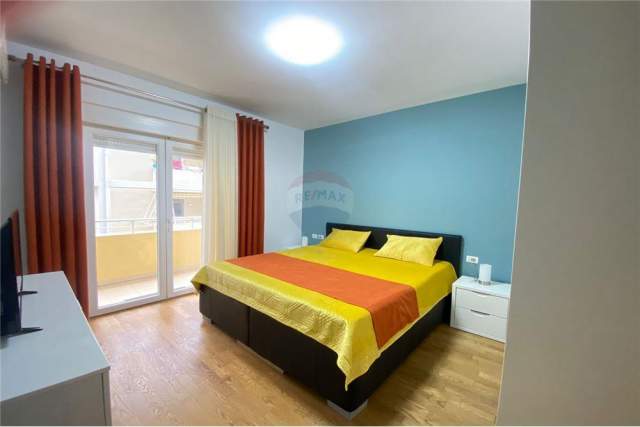 Tirane, jepet me qera apartament 3+1 Kati 2, 130 m² 1.400 Euro (Tegu)