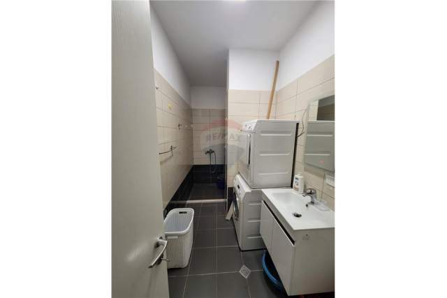 Tirane, jepet me qera apartament 2+1 Kati 6, 93 m² 500 Euro (Rruga Dibres)