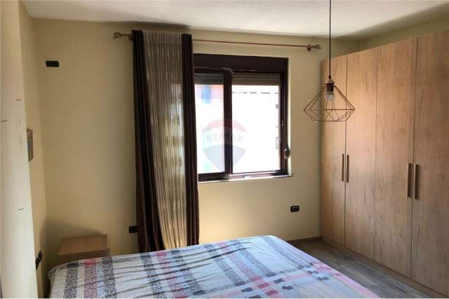 Tirane, shes apartament 1+1 Kati 6, 70 m² 105.000 Euro (liqeni i thate)