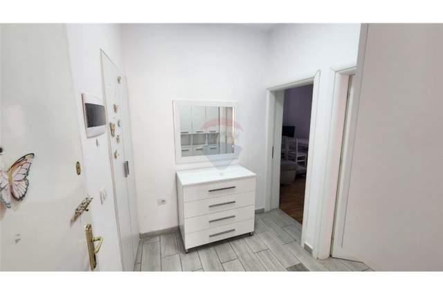 Tirane, jepet me qera apartament 1+1+BLK Kati 3, 50 m² 450 Euro (Rruga Barrikadave)