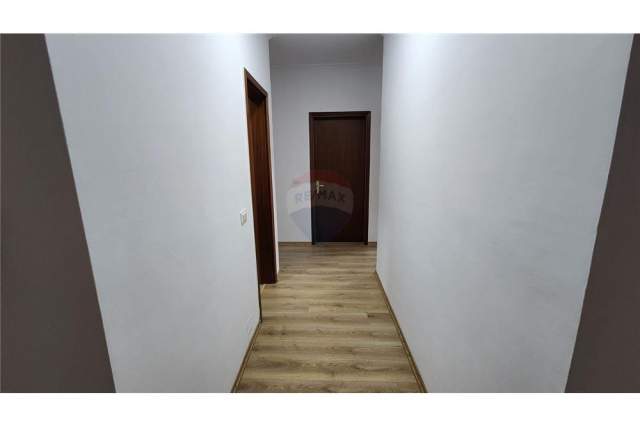 Tirane, jepet me qera zyre Kati 4, 120 m² 600 Euro (Bulevardi Gjergj Fishta, ne zonen e Ish Ekspozites)